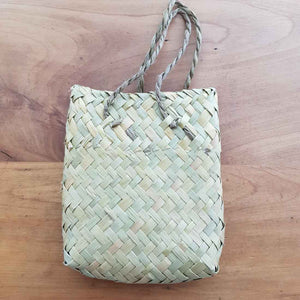 Flax Kete (approx. 11x10cm)