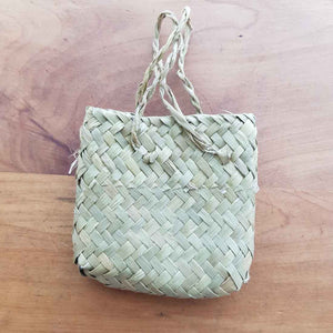 Flax Kete (approx. 9x8cm)