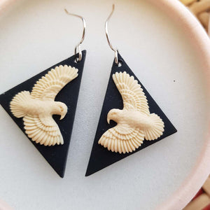 Kea Triangular Earrings (black)