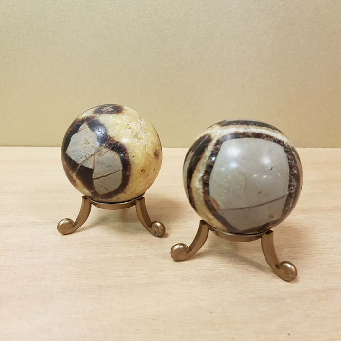 Septarian aka Dragon Stone Sphere (assorted. approx. 4.7cm diameter)