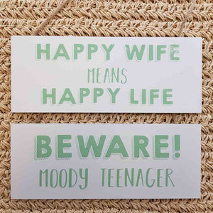 Family Hanging Signs Assorted (approx. 25x10cm)