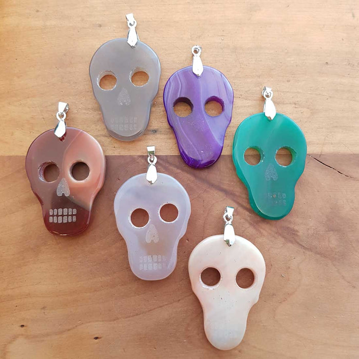 Agate Skull Pendant (assorted. dyed. silver metal bale)