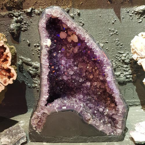 Amethyst Geode (approx. 41x33x18cm)
