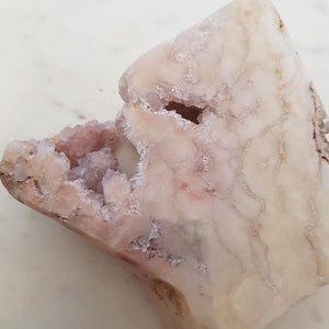 Pink Amethyst Geode Slab (pale. approx. 11.5x15x4cm)