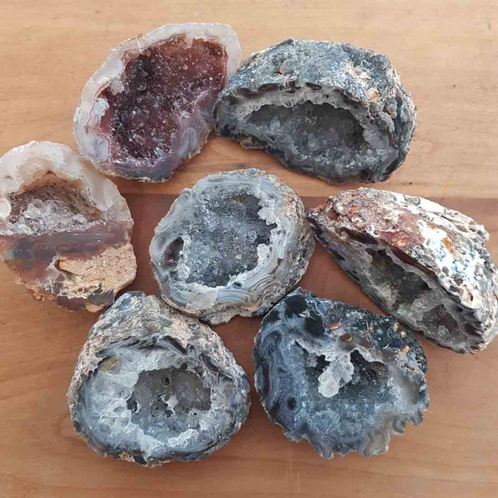Natural Agate Geode (assorted. approx. 4.5-7x3-4cm)