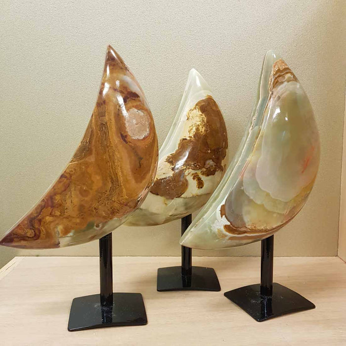 Banded Calcite aka Marble Onyx Crescent Moon on Metal Stand (assorted. approx. 26.5x16x6.8cm incl. stand)