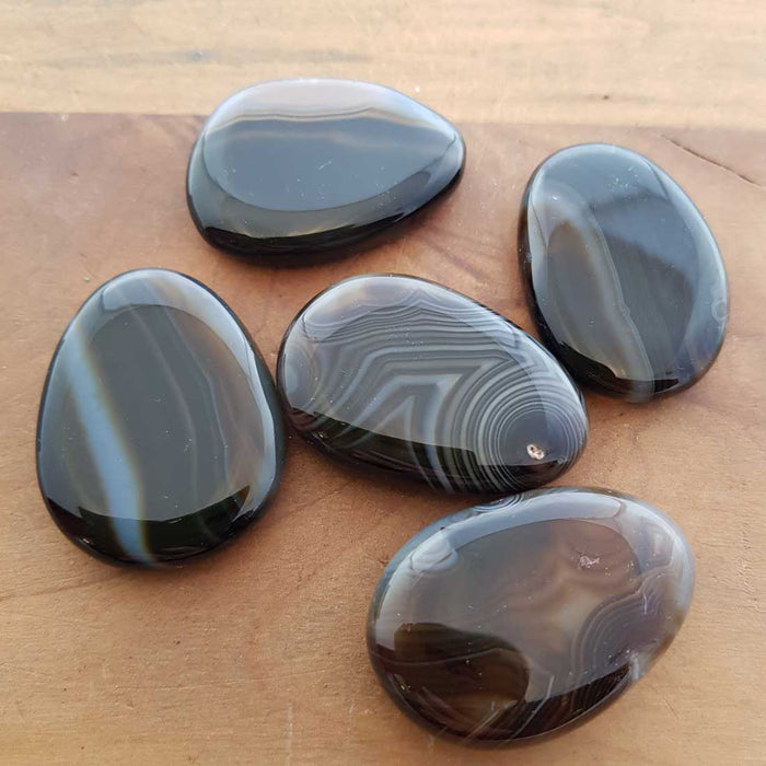 Black Agate Flat Stone (assorted. approx. 4.3x3.3cm)