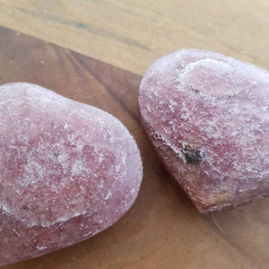 Strawberry Quartz Heart (assorted. approx. 5.6-5.8x6.3-6.6x1.7-2cm)