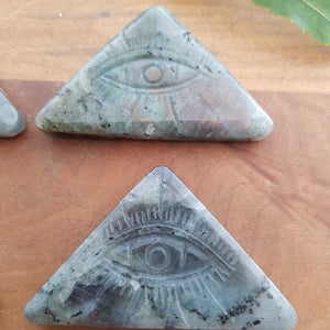 Labradorite Eye of Providence (assorted. approx. 4-5.5x5.5-6x.8-1cm)