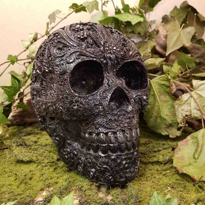 Engraved Skull Black Resin (approx. 14x18x18cm)