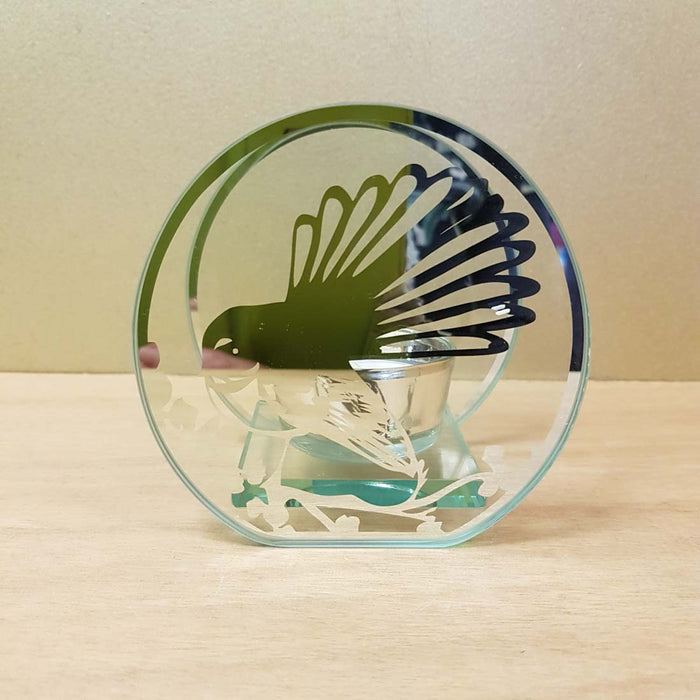 Fantail on Glass Candle Holder (Silver look. approx. 10.5x7x10cm)