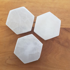 Selenite Hexagonal Charging Plate (assorted. approx. 6x7x1.5cm)