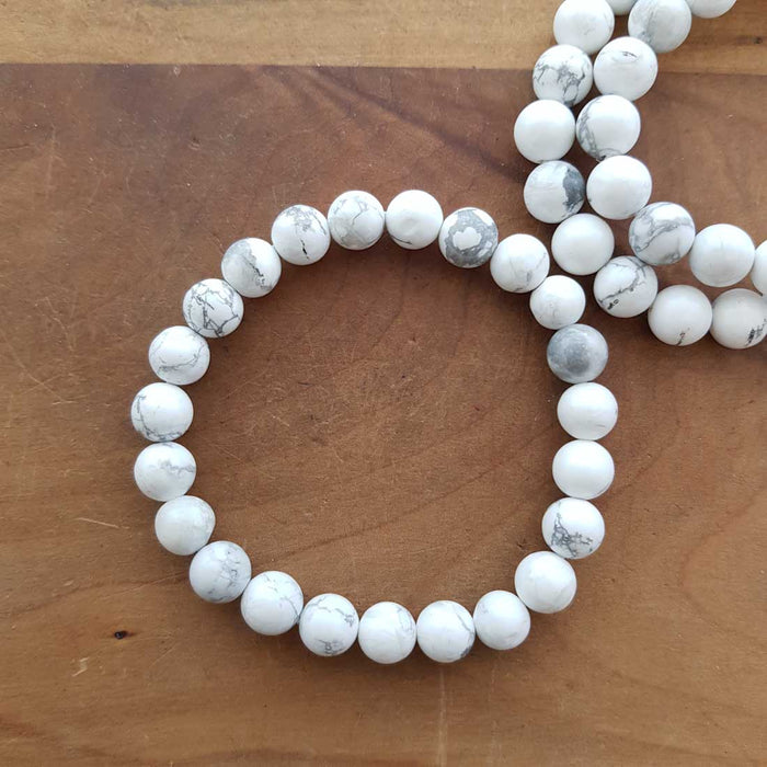 Howlite Bracelet (assorted. approx. 8mm round beads)