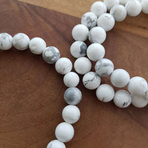 Howlite Bracelet (assorted. approx. 8mm round beads)