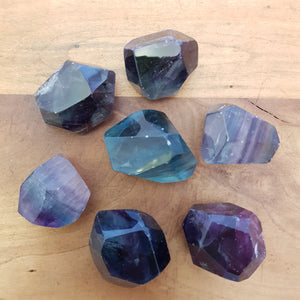 Fluorite Polished Free Form (assorted. approx. 2.5x3x4cm)