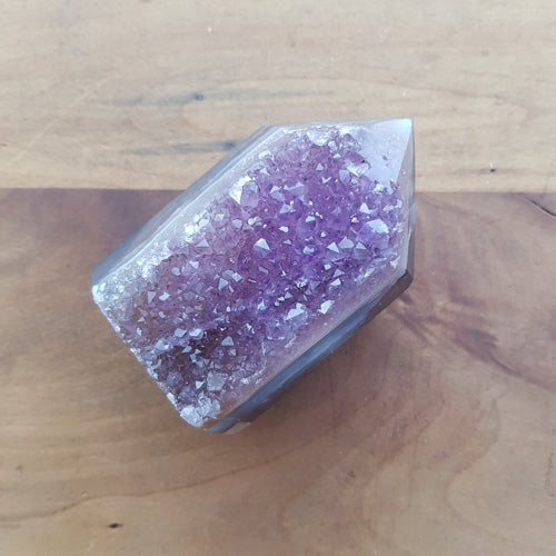 Amethyst/Agate Druzy Point (approx. 8x5x3.5cm)