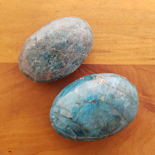 Blue Apatite Palm Stone (assorted. approx 7-7.5x5-5.5cm)