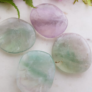 Rainbow Fluorite Flat Stone (very pale. assorted. approx. 4.5x3.5-4cm)