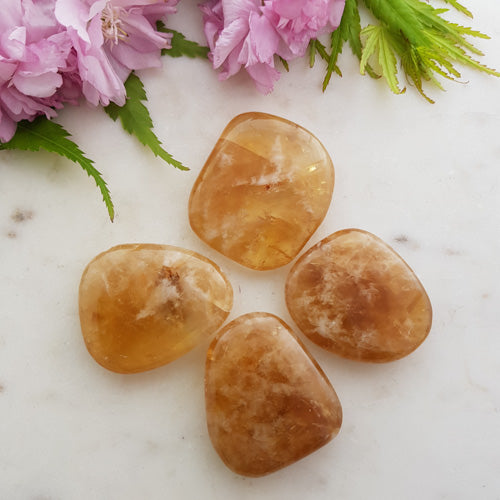 Honey Calcite Flat Stone (assorted. approx. 4-5x3.5-4cm)