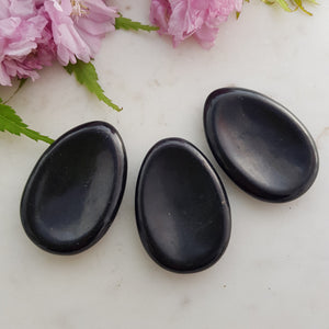 Shungite Worry Stone (assorted. approx. 5x3.5cm)