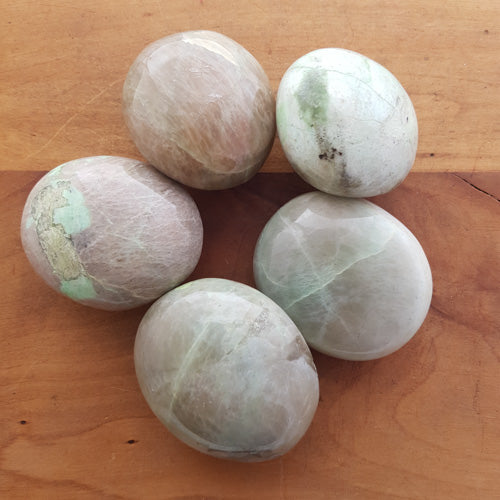 Green Moonstone Palm Stone (assorted. approx. 5x4cm)