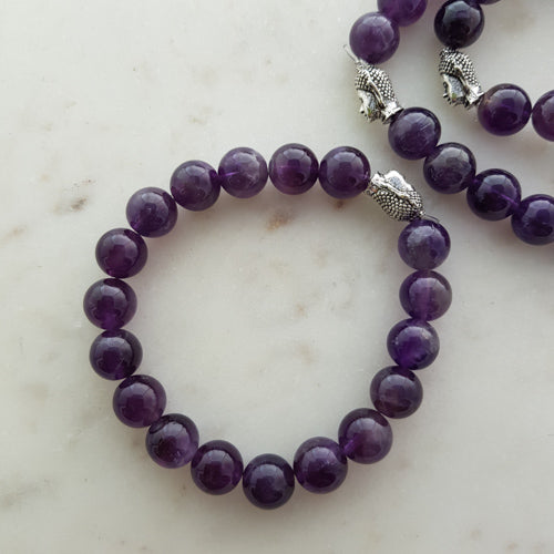 Amethyst Bracelet with Buddha Bead (assorted. approx. 8-9mm round beads)