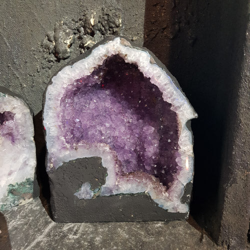 Amethyst Geode (approx. 24x19x12cm)