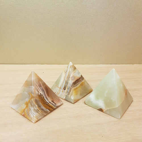 Banded Calcite aka Marble Onyx Pyramid (assorted. approx. 4.9-5.3x4.8-5cm)