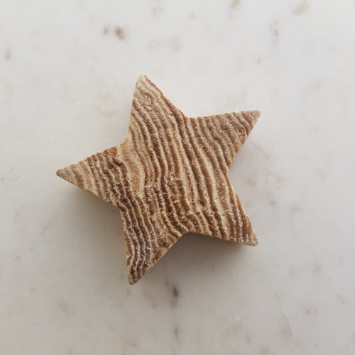 Aragonite/Calcite Star (assorted. approx. 7.5x7.5x2cm)