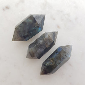Labradorite Double Terminated Point (assorted. approx. 5.2-6.4x2.1-2.4x1.7-2.2cm)