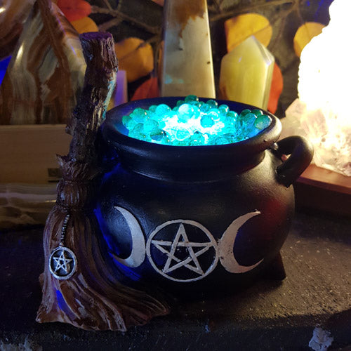 Witches Cauldron With LED Light (approx 14.5x11x11.5cm)