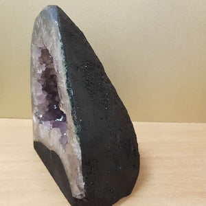 Amethyst Geode (approx. 18.5x16x10.5cm)