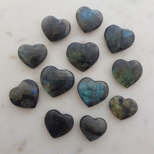 Labradorite Heart (assorted. approx. 2.5-3.5x2.7-3.8x1.9-1.5cm)