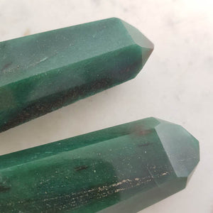 Fuschite Polished Point (assorted. approx. 8.6x3.5cm)