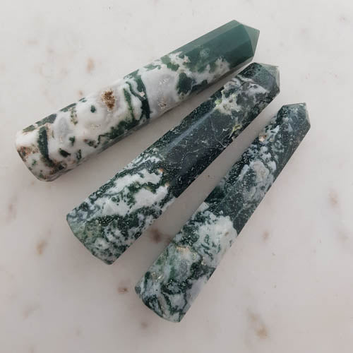 Moss Agate Polished Point (assorted. approx. 9.6-10.8x2.3-2.5x2.3-2.7cm)