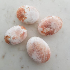 Scolecite Palm Stone (assorted. approx. 4.2-5.1x3.2-3.8x1.7-2cm)