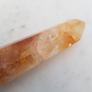 Golden Quartz Polished Point (approx. 15.8x4.1x2.8cm)