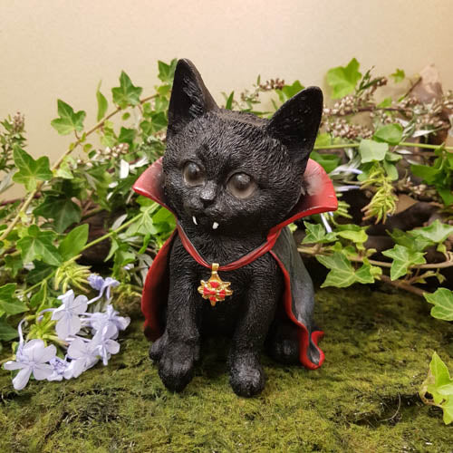 Black Vampire Cat (approx 14x10.5cm)