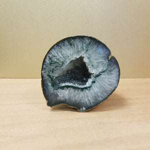 Green Agate Geode (dyed. approx. 12.1x11.2x12.6cm)