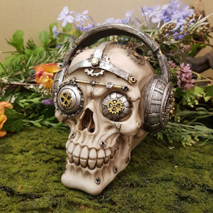 Steampunk Style Skull with Headphones (approx 13x13.5x12.5cm)