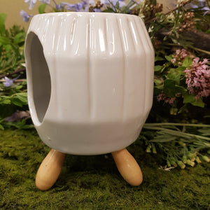 White Abstract Ridged Ceramic Oil Burner with feet (approx 11.5x9x8cm)