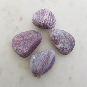 Aroha Stone aka Piedmontite Schist Palm Stone from Aotearoa New Zealand (assorted. approx. 3.5-5x2.2-4cm)