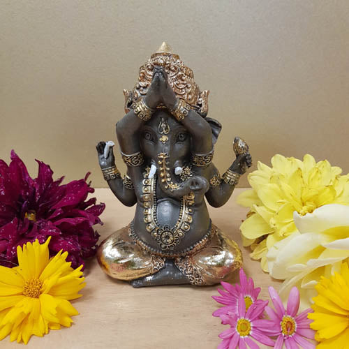 Ganesh Praying (approx. 10.5×6.5×14.5cm