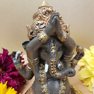 Ganesh Praying