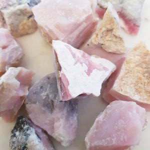 Pink Opal Rough Rock (assorted. approx. 2.2-5.3x3.8-6cm)