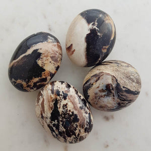 Black Opal Palm Stone (assorted. approx. 5.5-6x4.5-4.8x2.6-3.2cm)