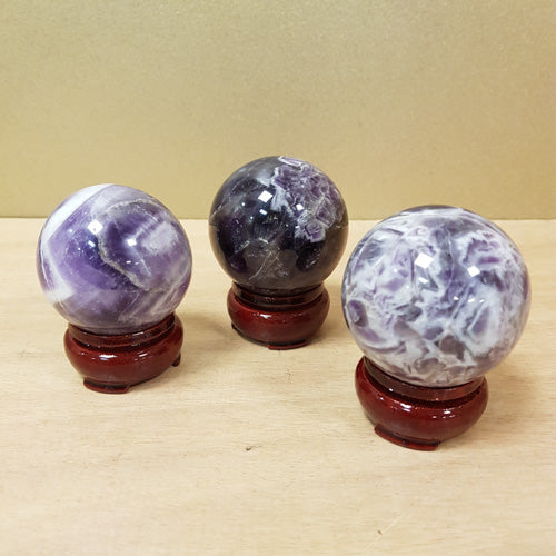 Chevron Amethyst Sphere with Wooden Stand (assorted. approx. 4.9-5.3cm diameter)