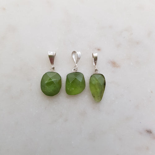 Peridot Pendant (faceted. assorted. sterling silver)