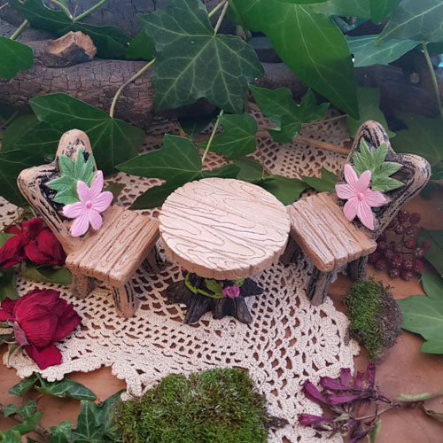 Fairy Garden Table & Chairs (3 pieces. chairs approx. 7x3.5x3cm)