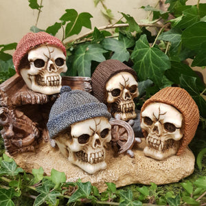 Skull in Beanie (assorted. approx. 7x6x8cm)